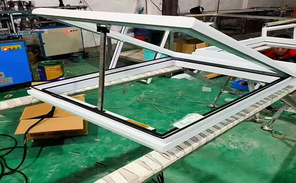 某地下车库出入口湟源排烟窗配置工程