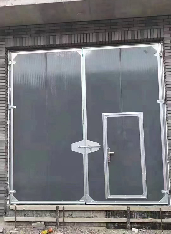 湟源工业平开门在大型设备制造车间的应用实例